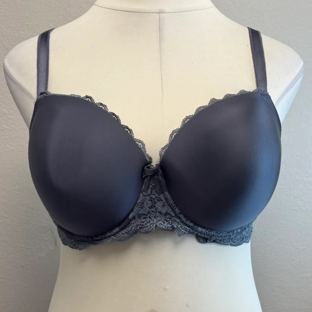 Victoria's Secret Livid Lined Demi Bra - Size 40DDD